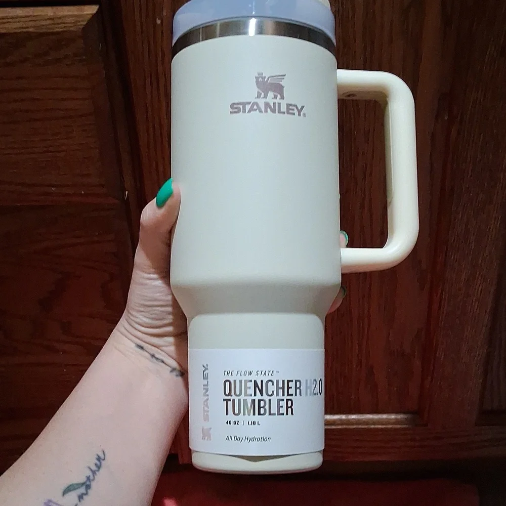 Stanley Tumbler 40 Oz - Picture 2 of 6